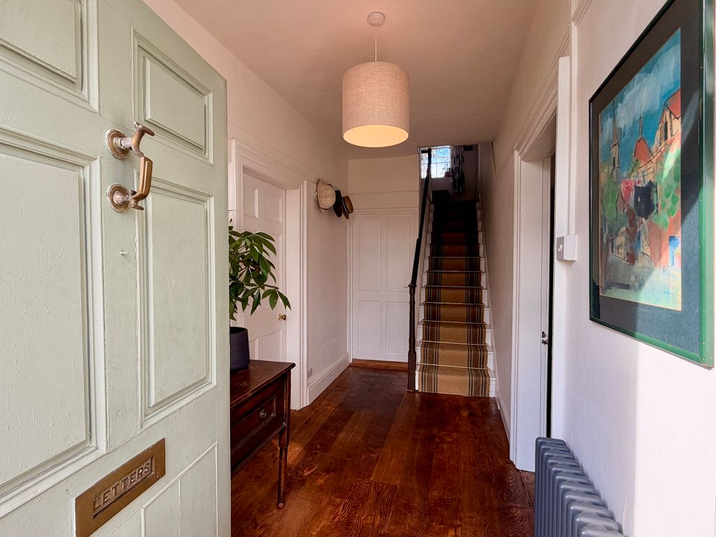 Property photo 2 of 30 Entrance Hall