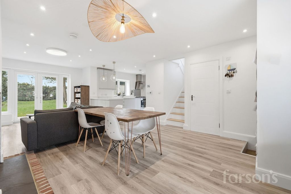 Property photo 2 of 37