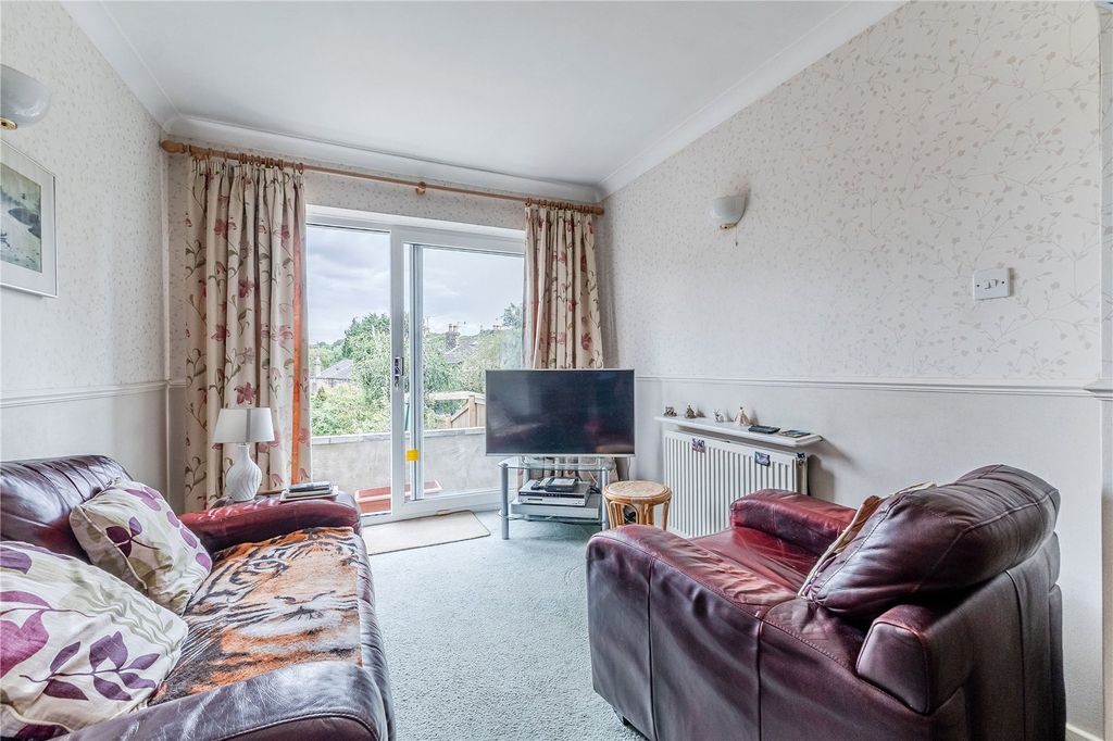 Property photo 3 of 18 Snug