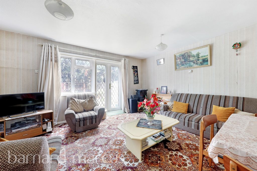 Property photo 3 of 12