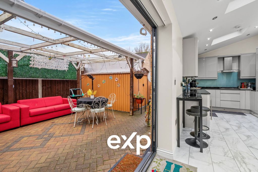 Property photo 1 of 20