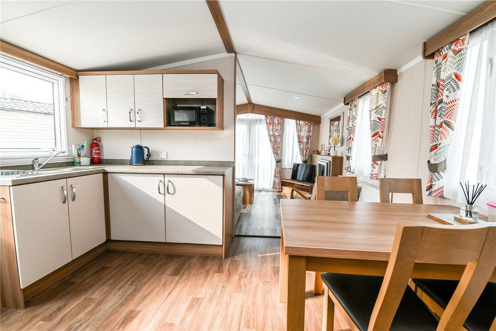 Property photo 2 of 15 Picture No. 04