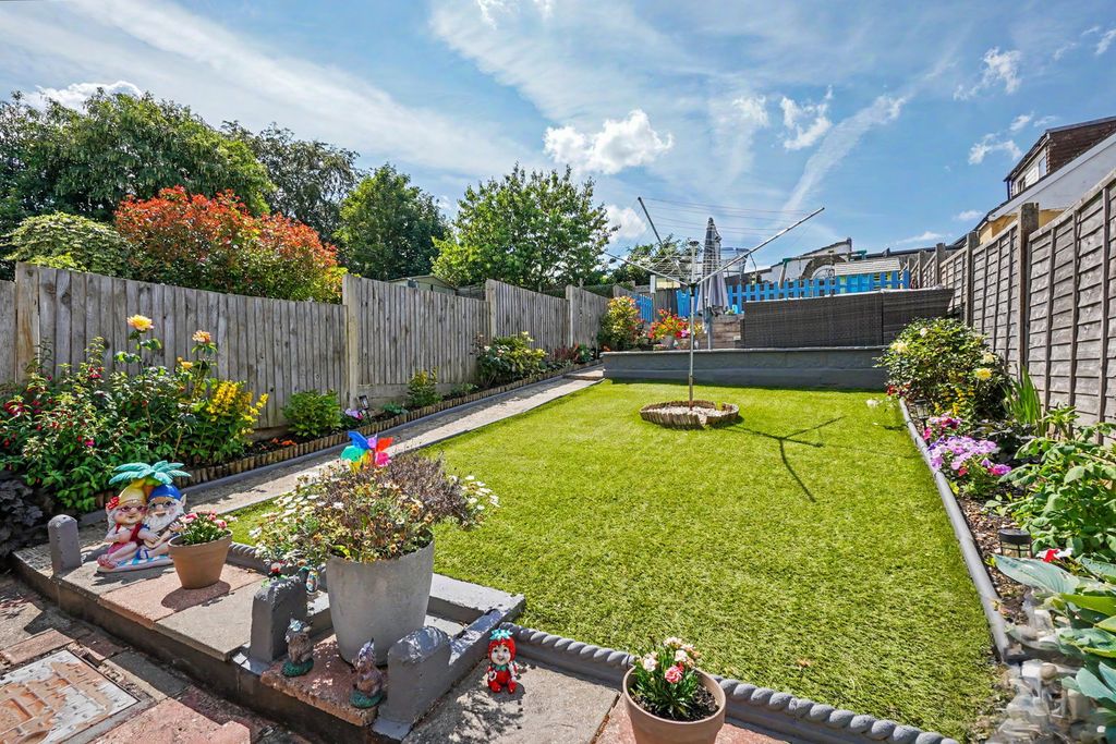 Property photo 2 of 32