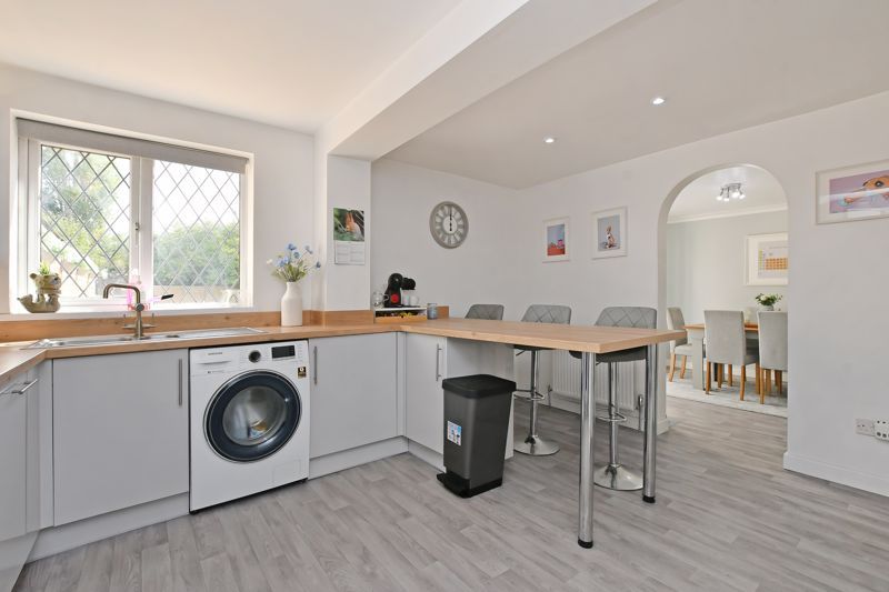 Property photo 3 of 28 Breakfast Kitchen
