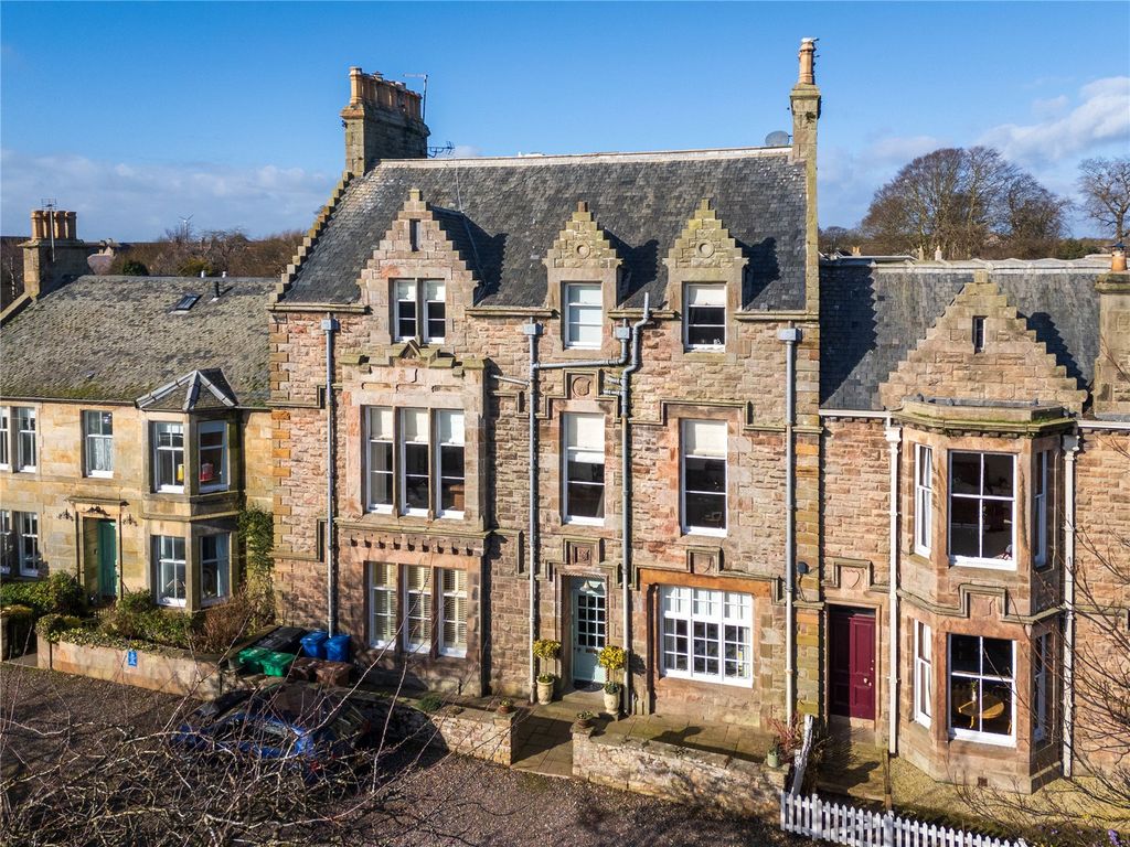 Property photo 1 of 32 Mercat House