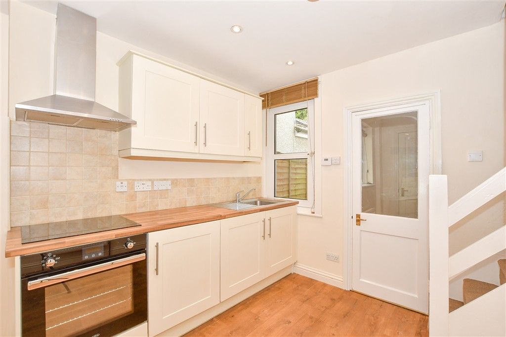 Property photo 3 of 19 Kitchen