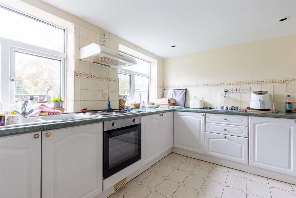 Property photo 3 of 23 76Londonroad-9.Jpg