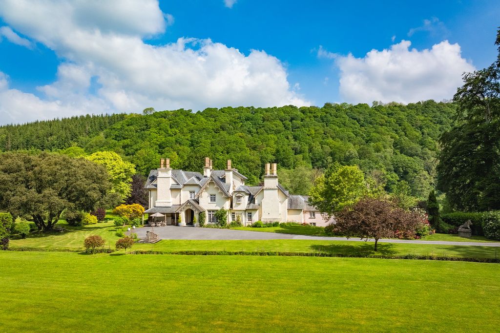 Property photo 1 of 48