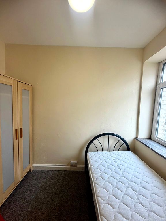 Property photo 1 of 2