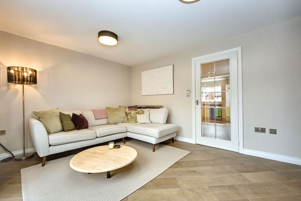 Property photo 2 of 23
