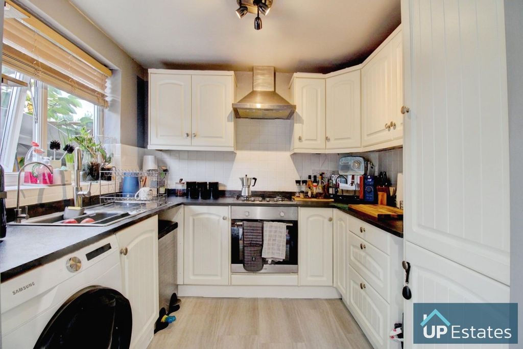 Property photo 2 of 28