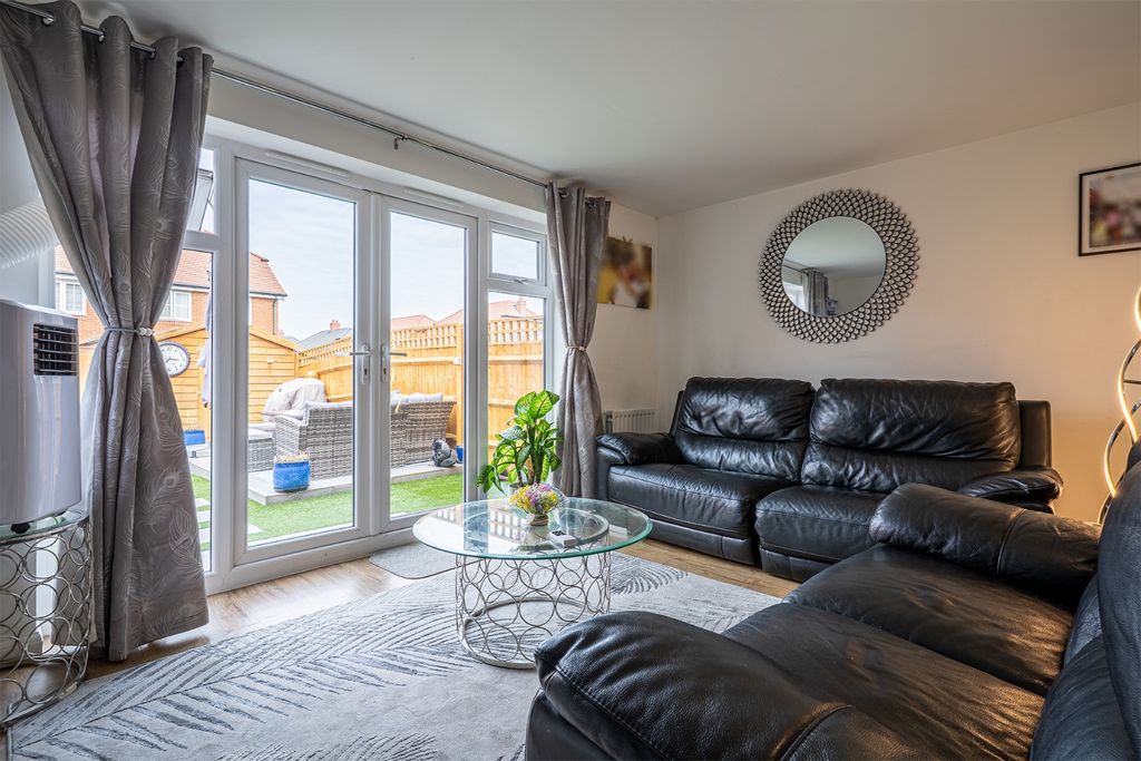 Property photo 2 of 18 5516913