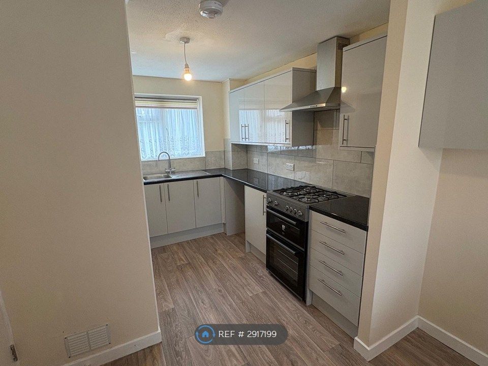 Property photo 3 of 10 Kitchen