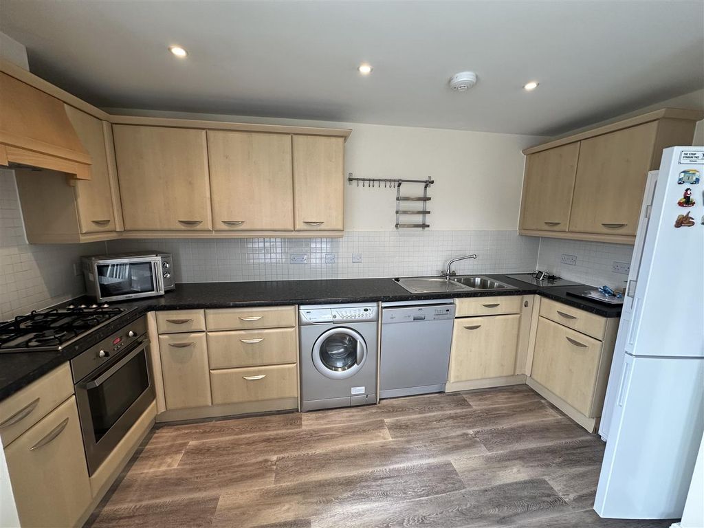 Property photo 1 of 7 100 R K.Jpg