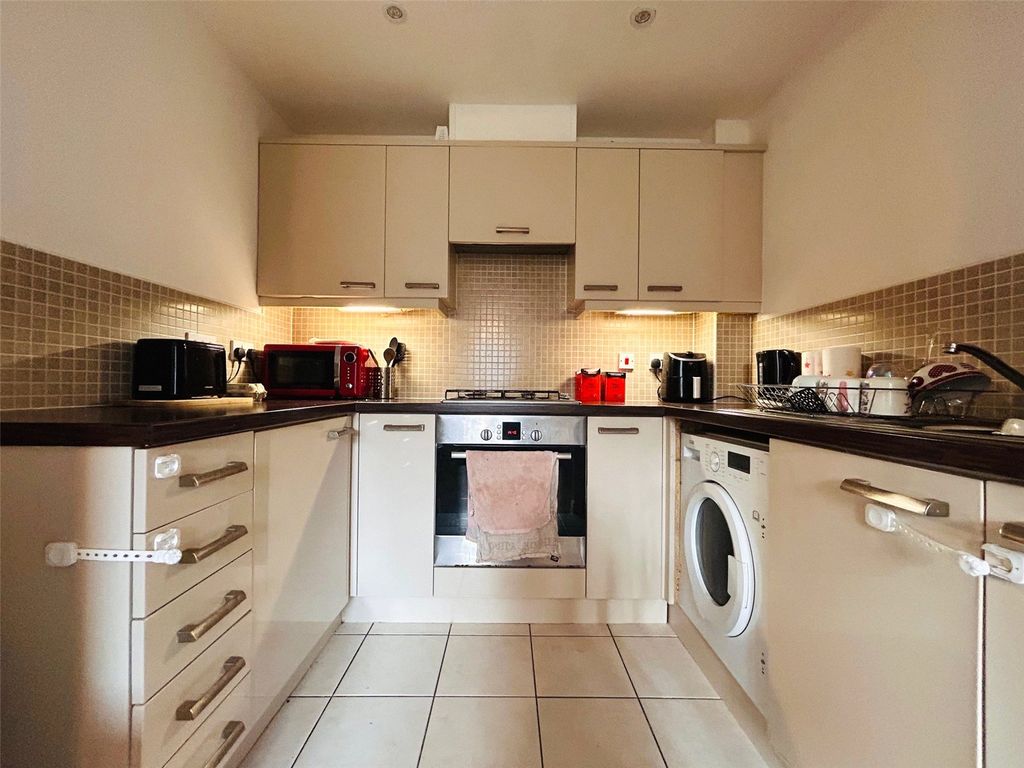 Property photo 2 of 10 Kitchen