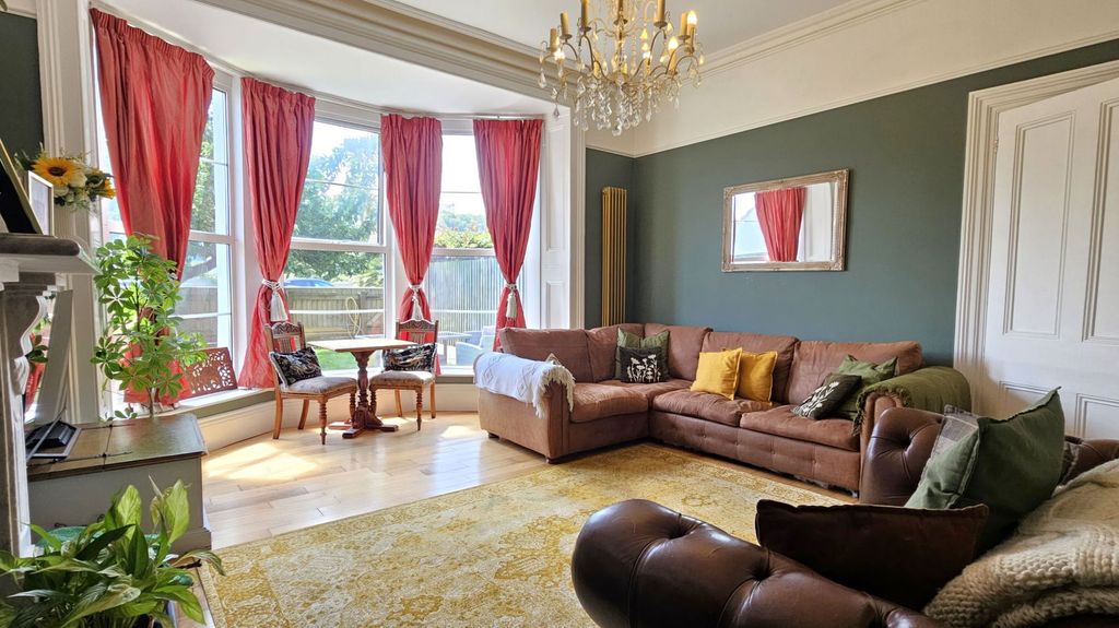 Property photo 3 of 27