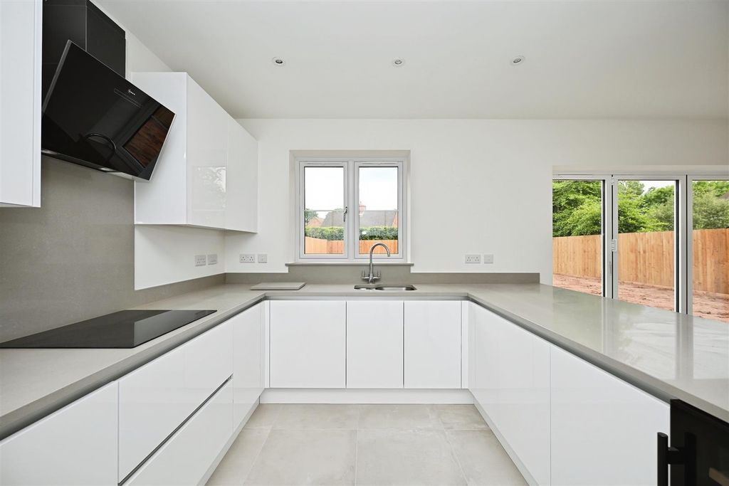 Property photo 3 of 27 Kitchen/Diner