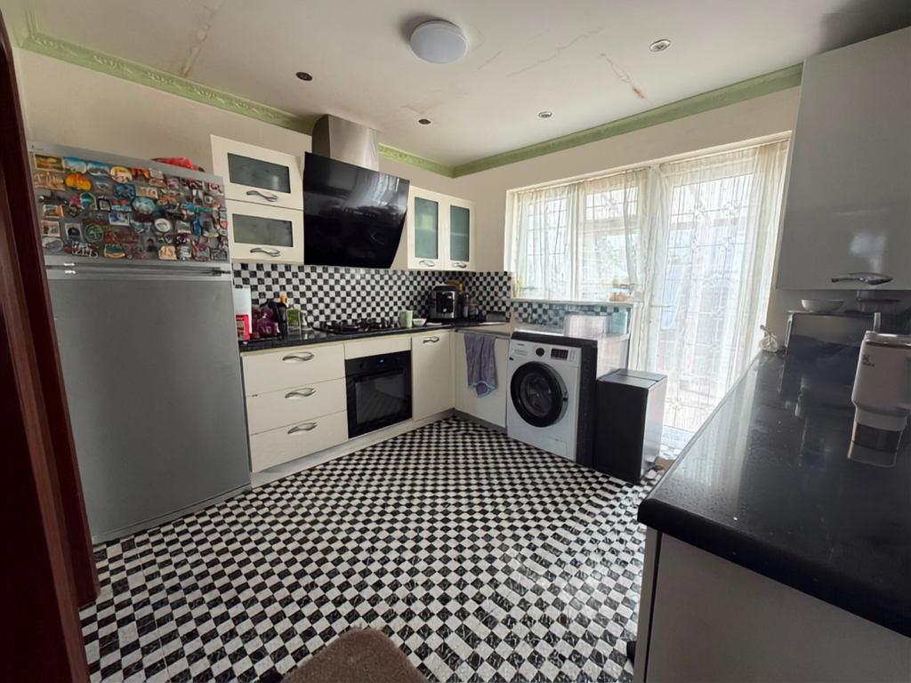Property photo 3 of 12 Untitled Design (10)