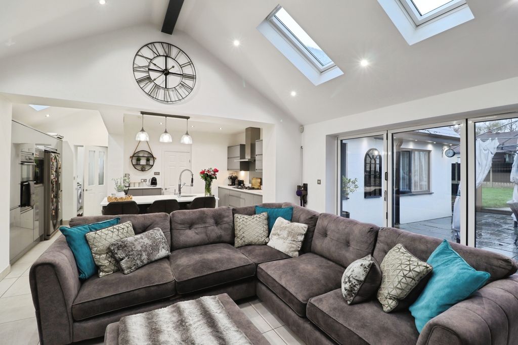 Property photo 3 of 18