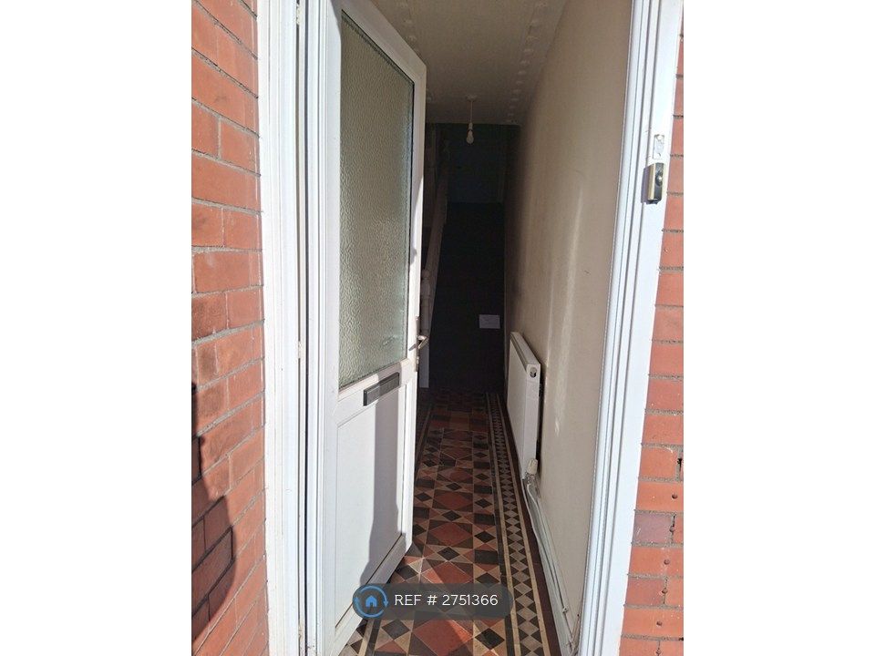 Property photo 2 of 12 Entrance