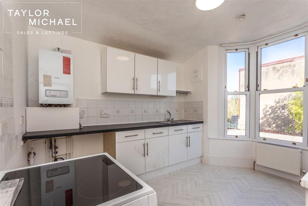 Property photo 3 of 15 Kitchen