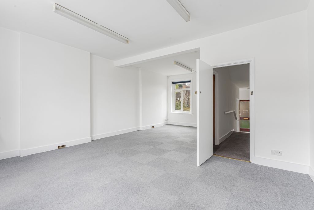 Property photo 3 of 31