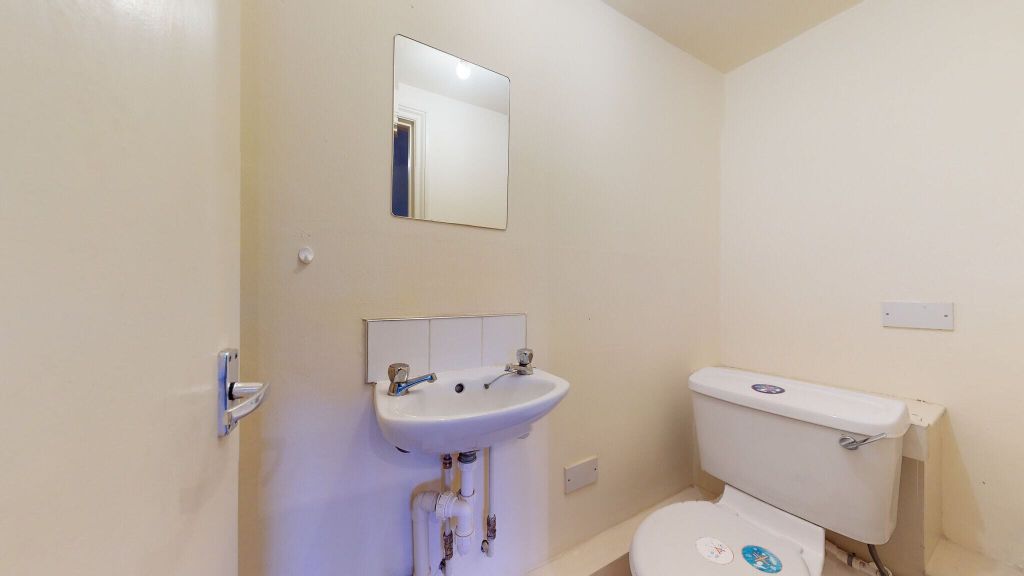 Property photo 3 of 8 Bathroom