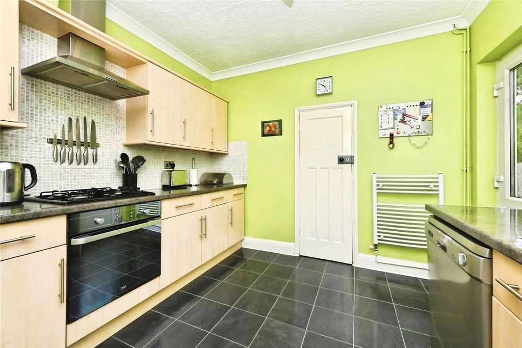 Property photo 3 of 18 Kitchen