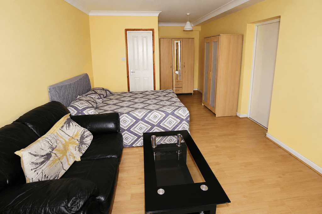 Property photo 3 of 6 Abf63Ab4-d31A-42E2-8E65-5Aecdd953E58