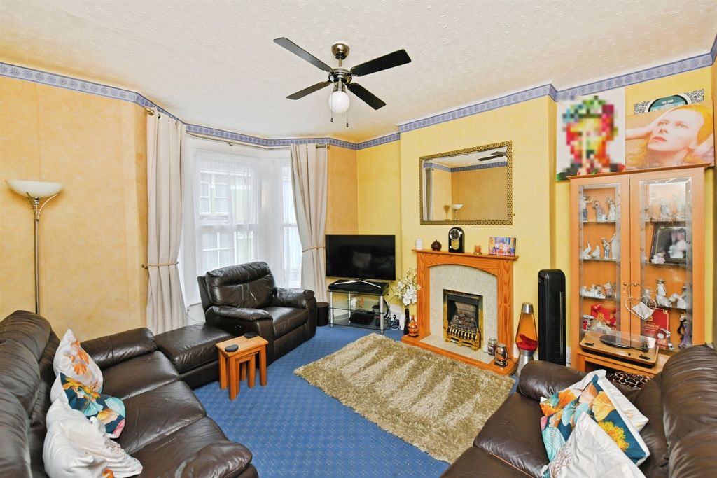 Property photo 3 of 22