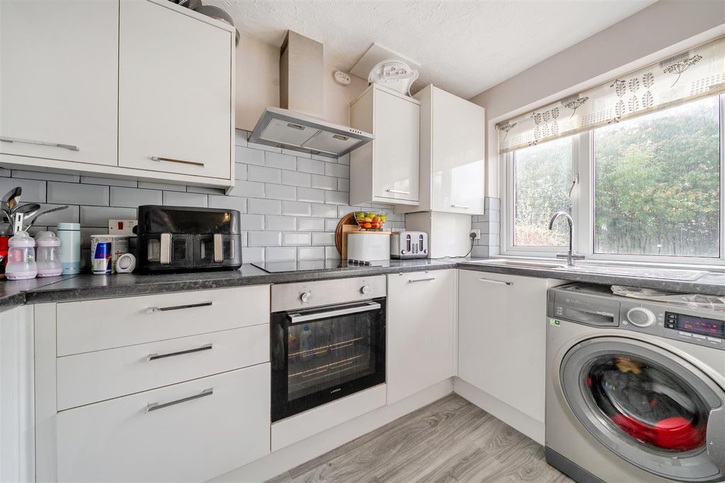 Property photo 2 of 9 1374969-3-69034552Cf123.Jpg