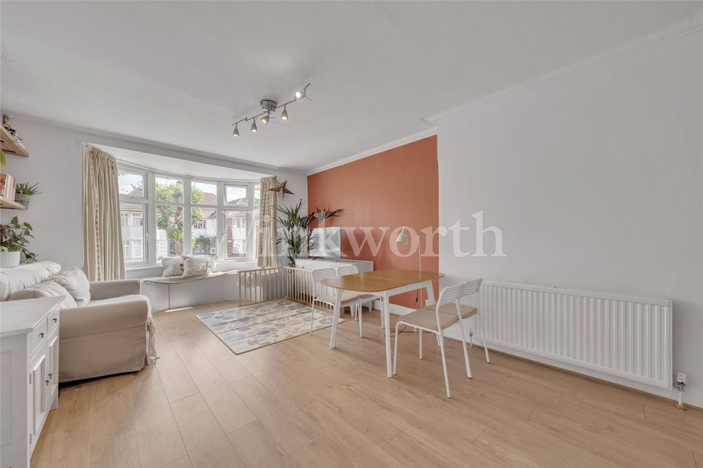 Property photo 2 of 12 Picture No. 17