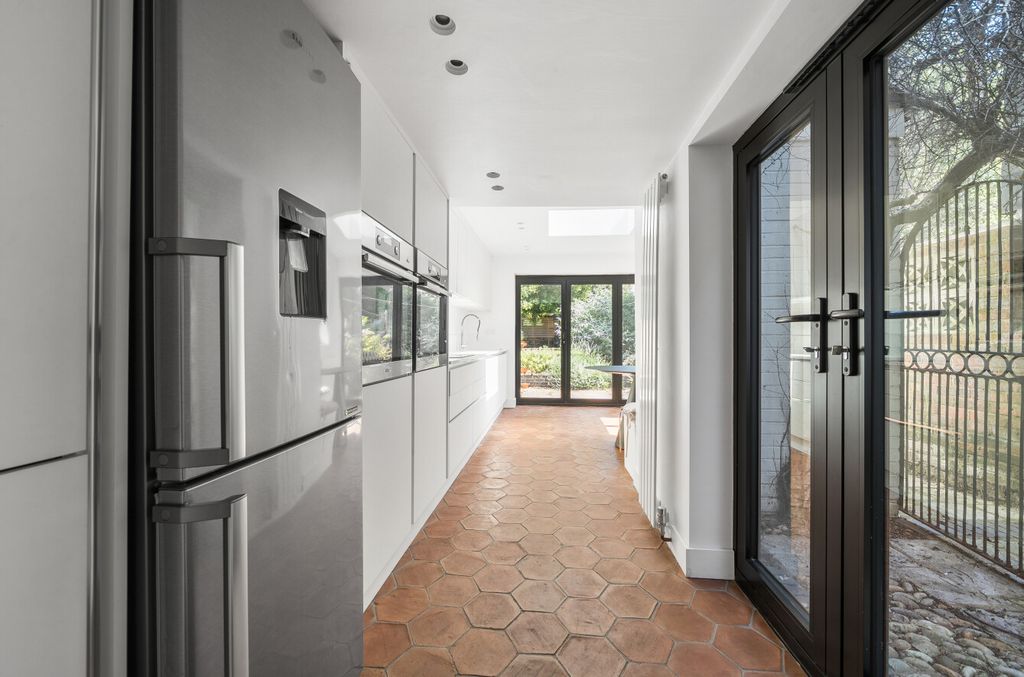 Property photo 2 of 19 1483117-12-6A3d0d...