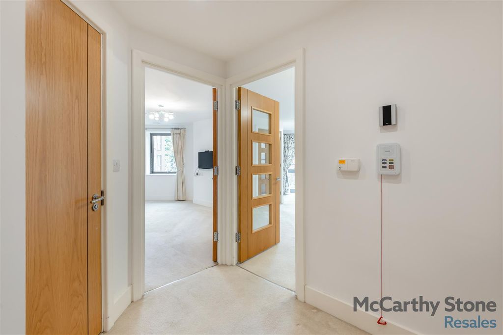 Property photo 2 of 30 8667784-Interior10.Jpg