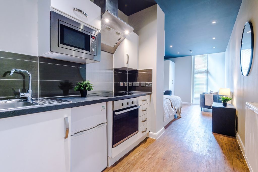 Property photo 2 of 14 Flat 4, Unw, 2