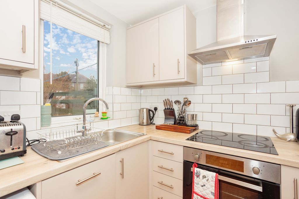 Property photo 3 of 23 Kitchen