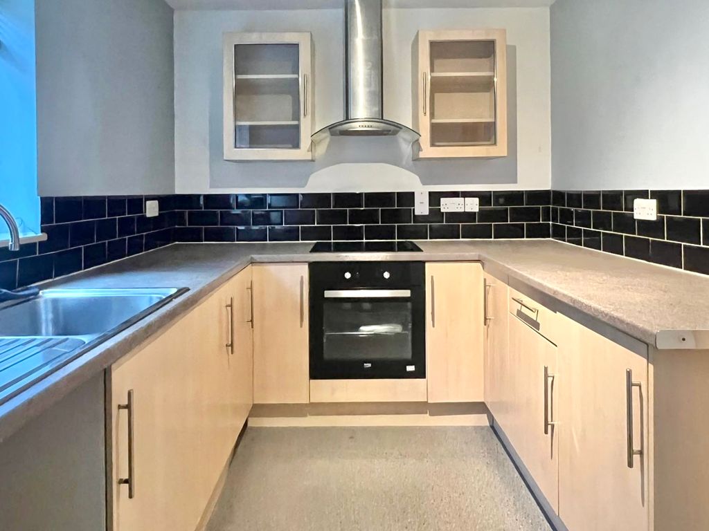 Property photo 3 of 8 Kitchen