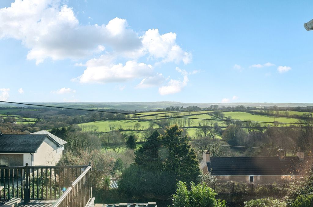 Property photo 2 of 15 1375326-3-691B284...