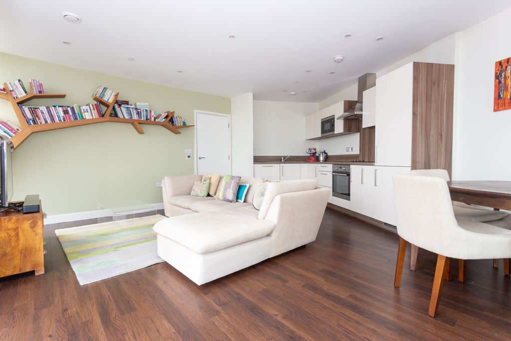 Property photo 1 of 14 Photo 4