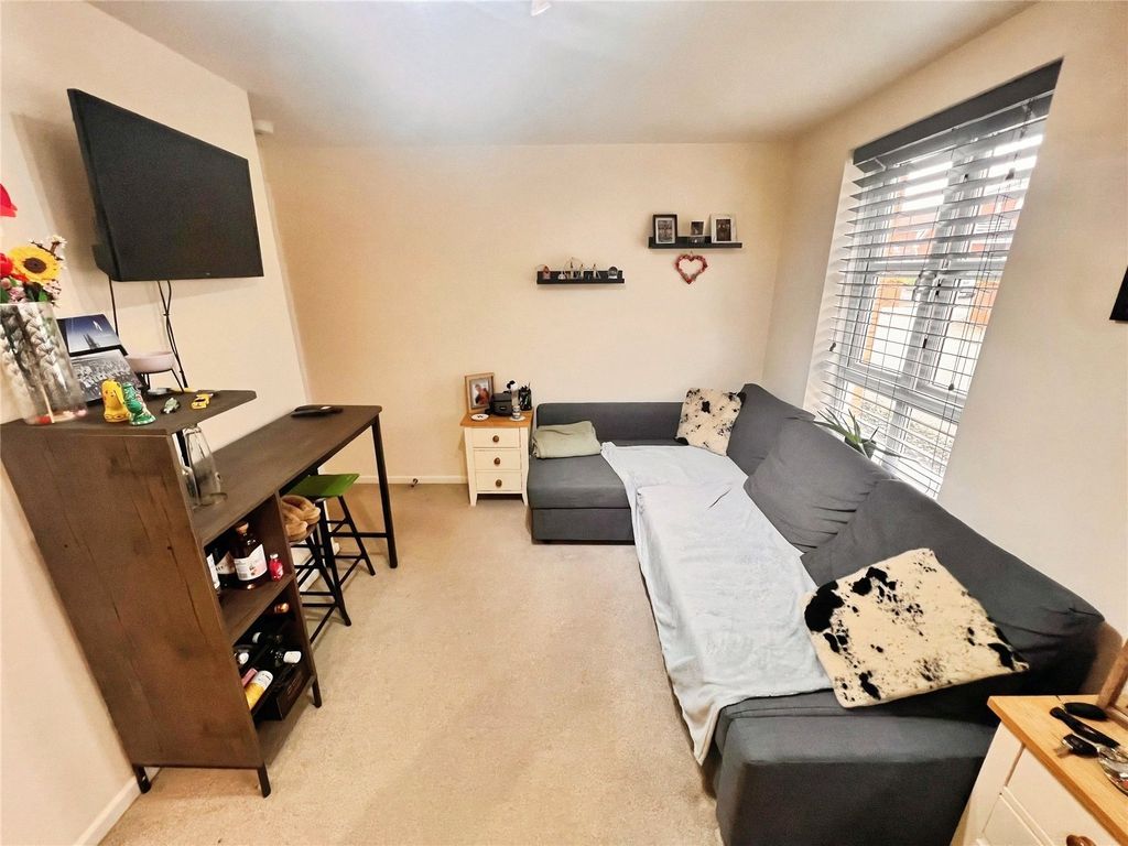 Property photo 2 of 8 Lounge