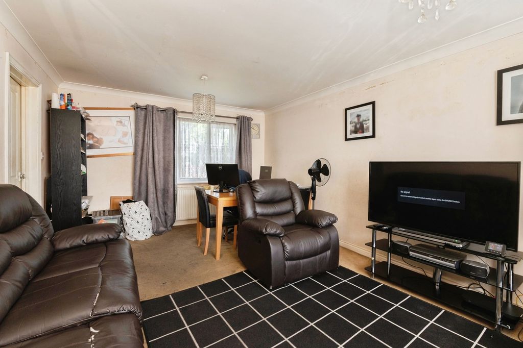 Property photo 2 of 17 Picture