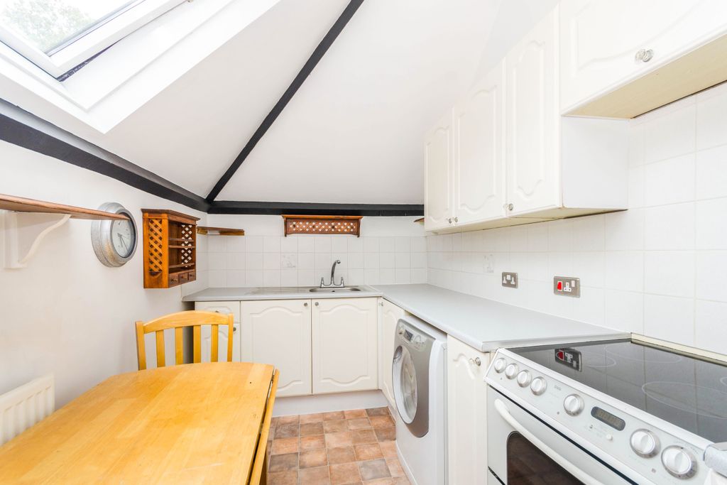 Property photo 3 of 9 c66B955A-Ccda-4684-9