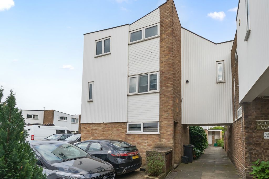 Property photo 1 of 15 External