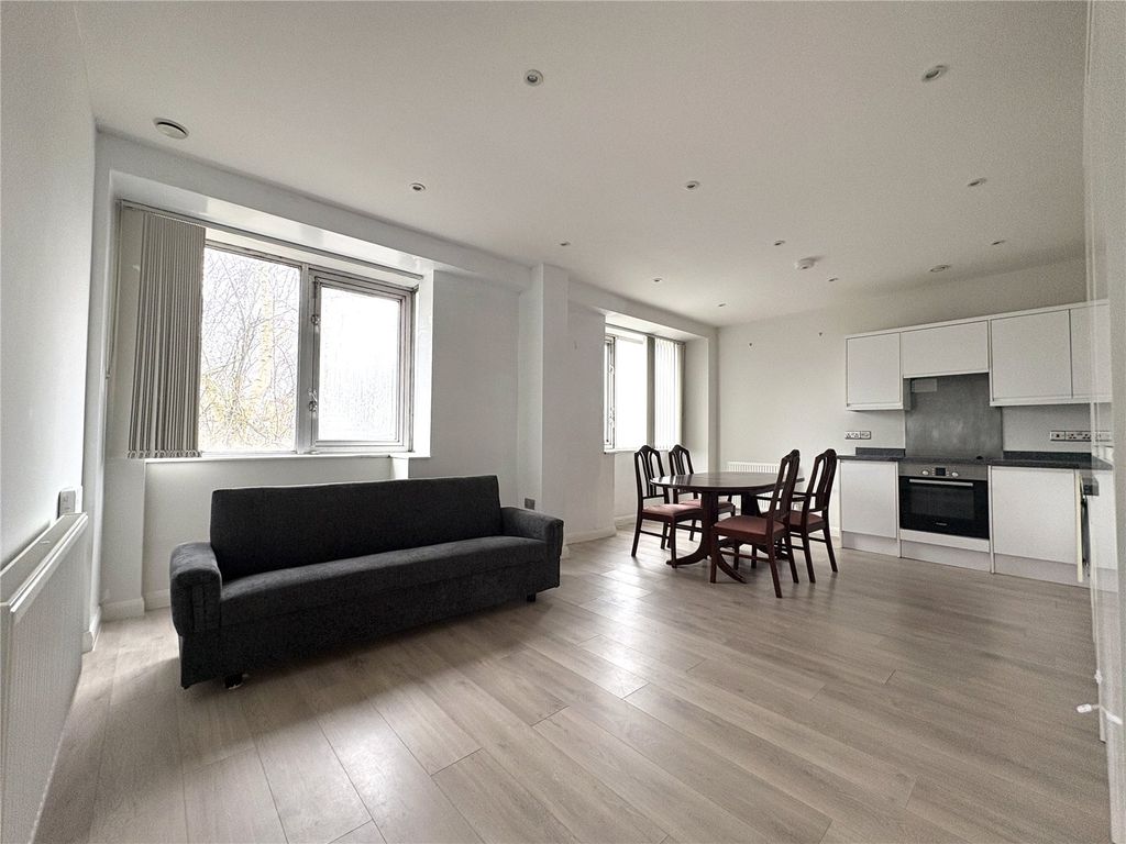 Property photo 2 of 9 Picture No. 13