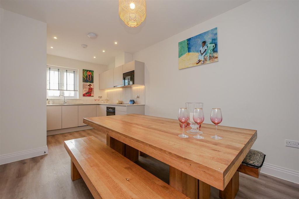 Property photo 3 of 17 Kitchen/Diner