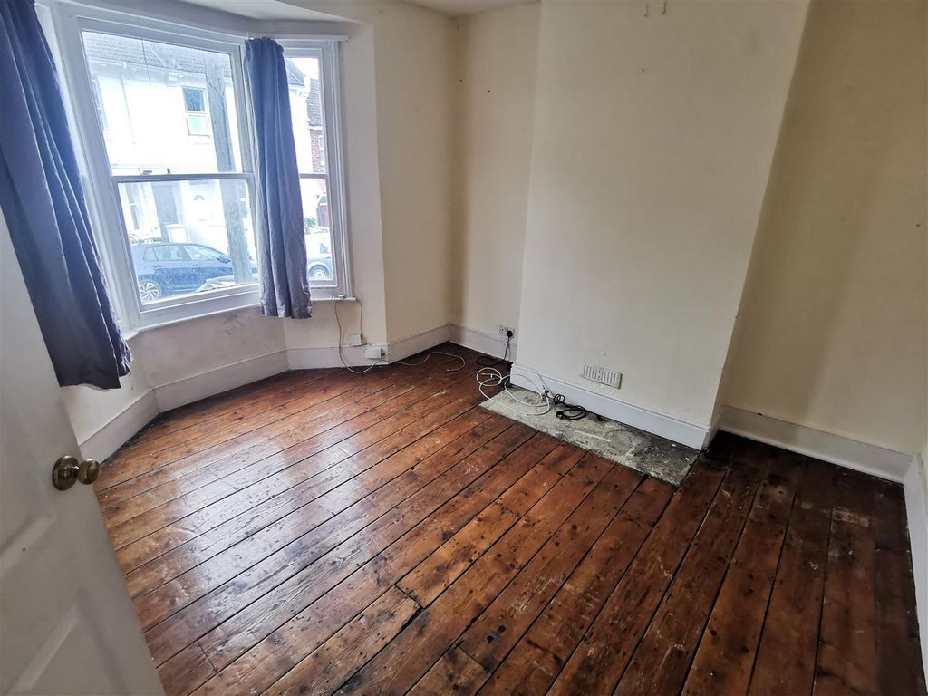 Property photo 3 of 8