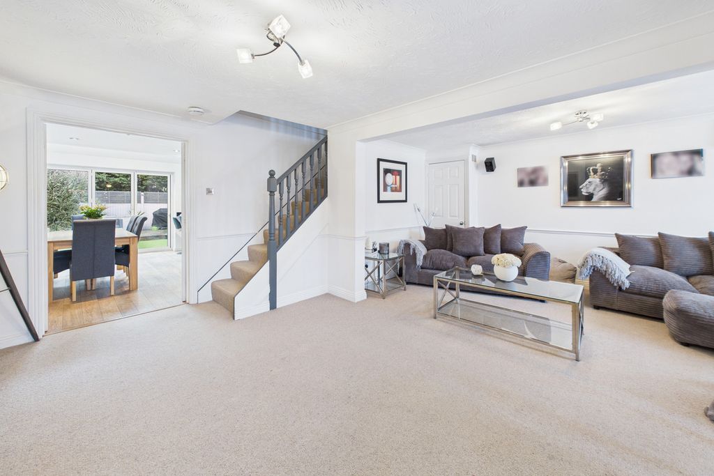 Property photo 2 of 25