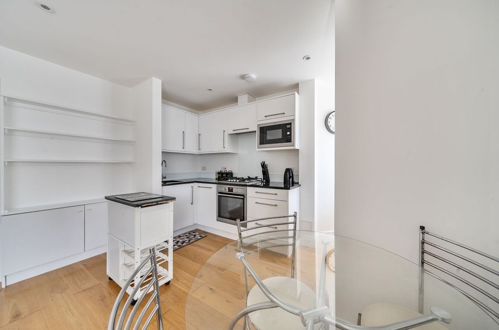 Additional image 15 of 2 bed flat for saleHigh Street, East Grinstead, West Sussex RH19