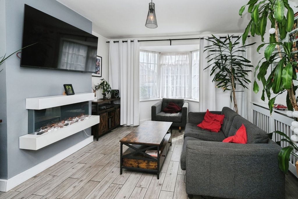 Property photo 3 of 17 Pbox-Img.Jpg