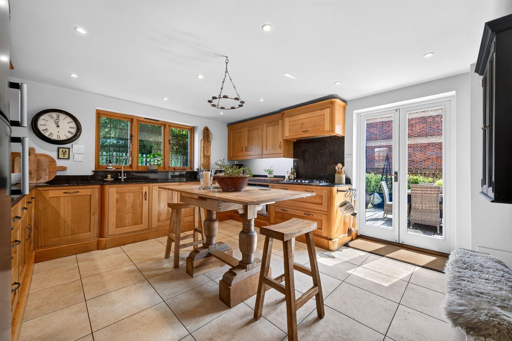 Property photo 2 of 30